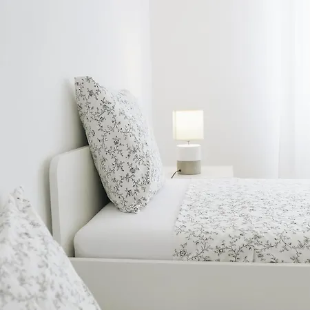 Host Wise - Sweet & Sunny Flat - Ace Location *