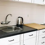 Host Wise - Sweet & Sunny Flat - Ace Location Apartment