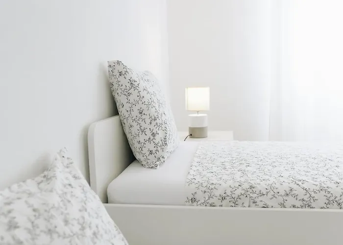 Host Wise - Sweet & Sunny Flat - Ace Location *