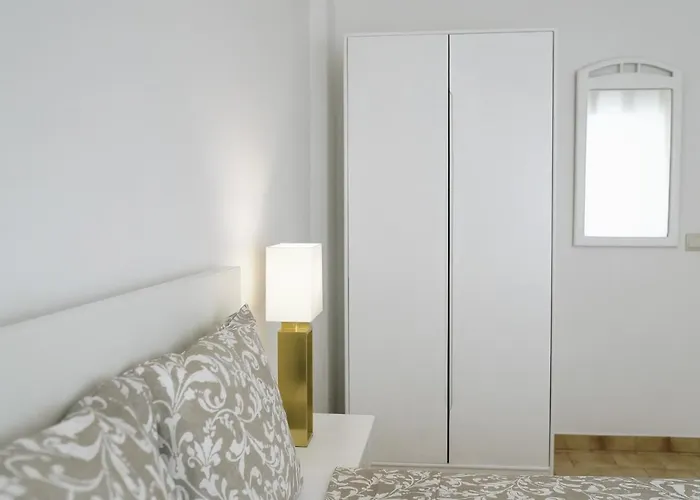 Host Wise - Sweet & Sunny Flat - Ace Location
