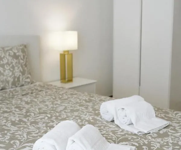 Apartment Host Wise - Sweet & Sunny Flat - Ace Location Quarteira